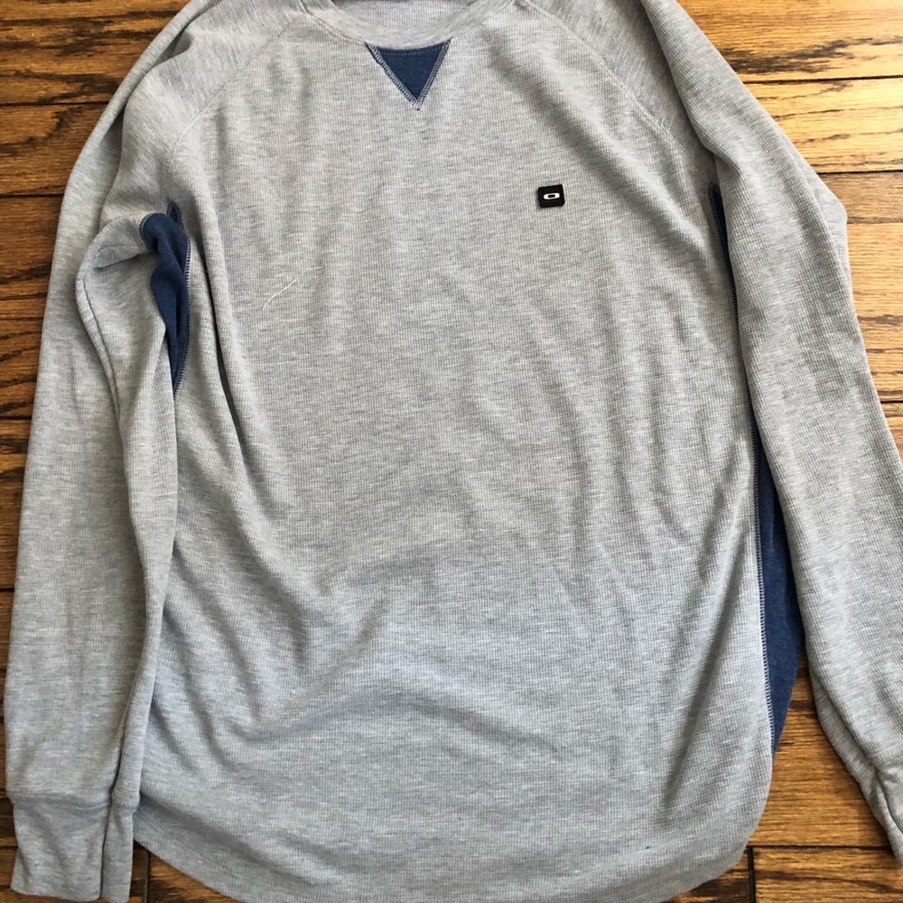 Long sleeve Oakley shirt.